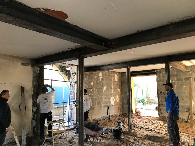 découvrez les prix pour la construction ou la rénovation d'un mur porteur en pierre, avec des conseils pour choisir les matériaux et estimer les coûts.