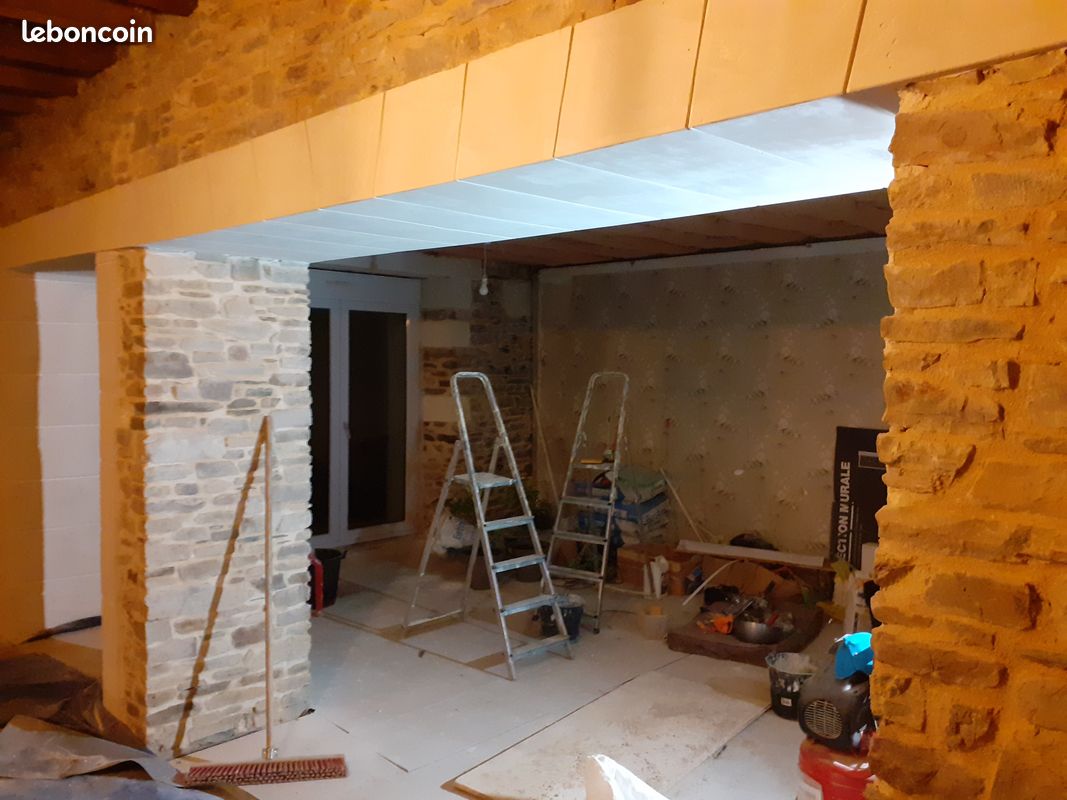 découvrez le prix d'un mur porteur en pierre, les facteurs influençant le coût et les conseils pour votre projet de rénovation ou construction.