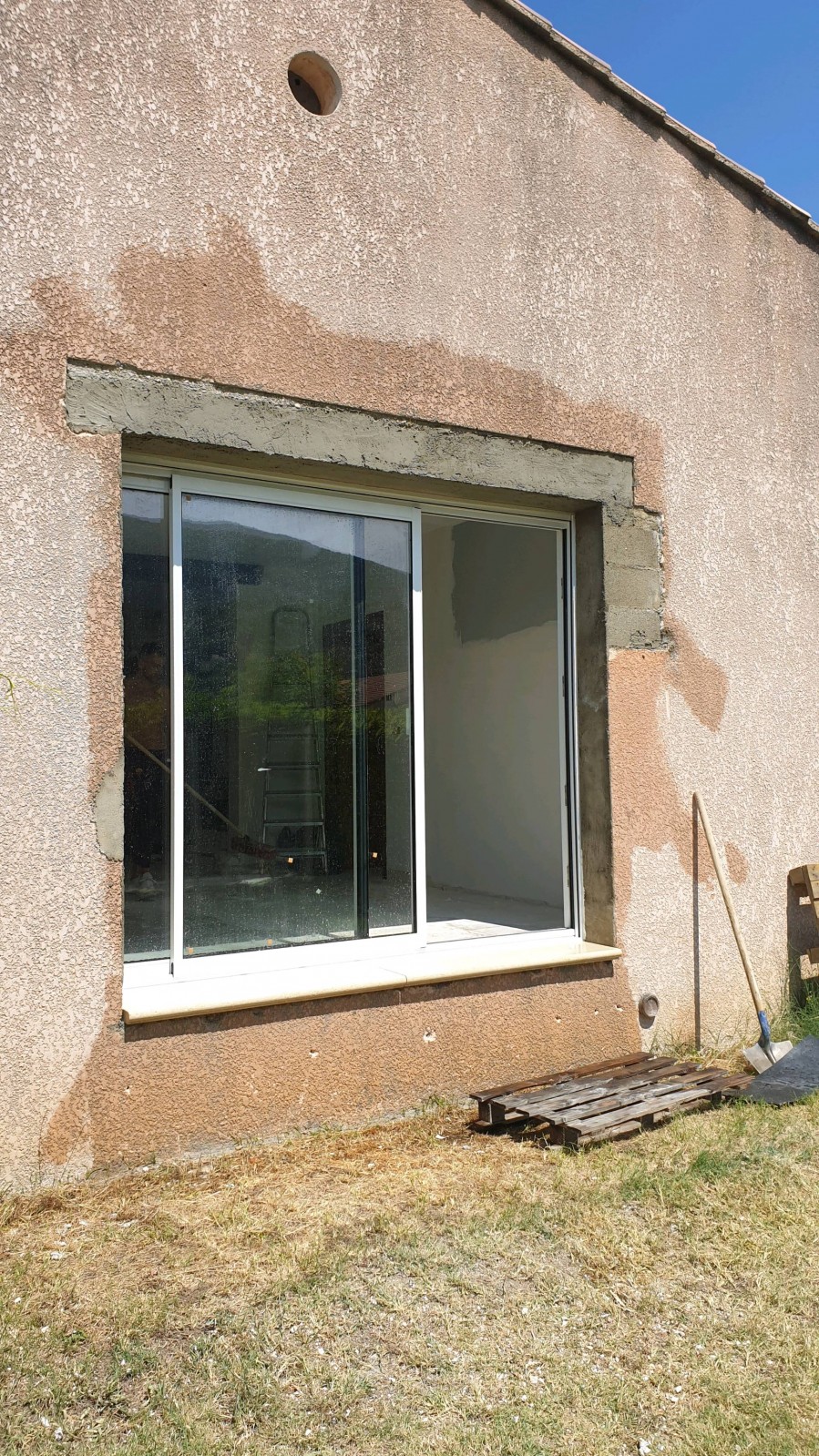 découvrez le prix pour l'ouverture d'un mur porteur pour une baie, incluant les coûts moyens, les matériaux nécessaires et les conseils pour réussir vos travaux en toute sécurité.