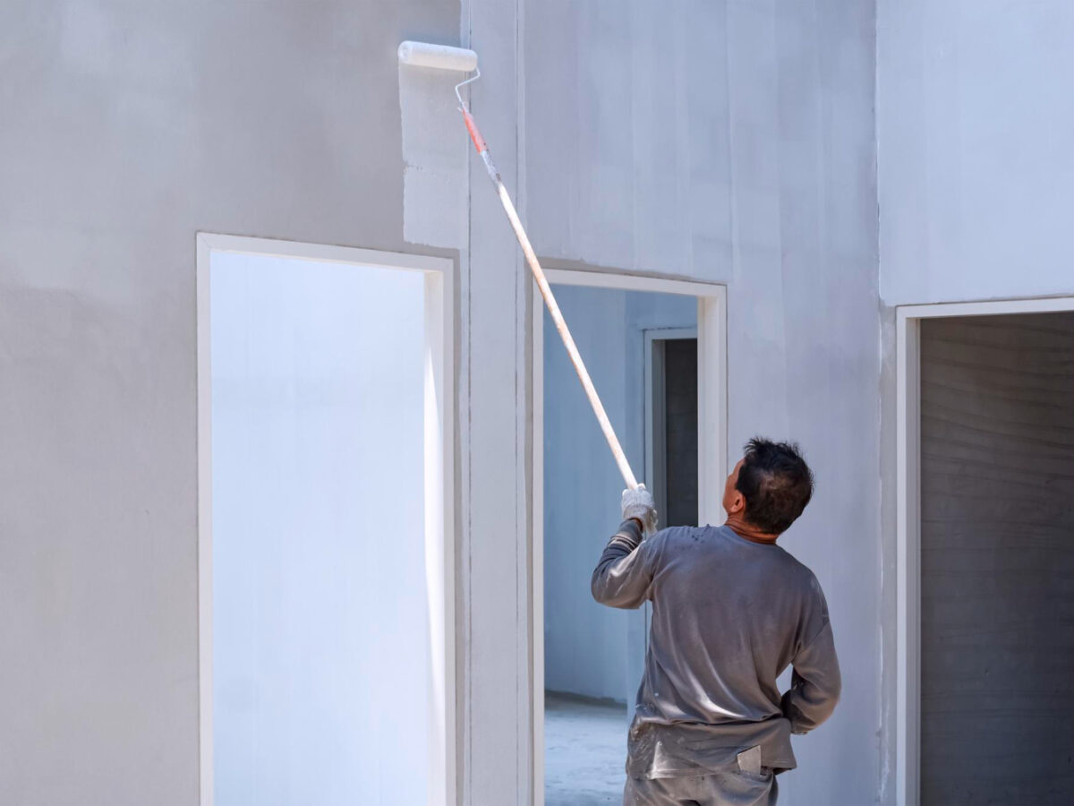 découvrez les tarifs pour la peinture de votre maison : estimation des coûts, facteurs influençant le prix, et conseils pour choisir la meilleure offre.