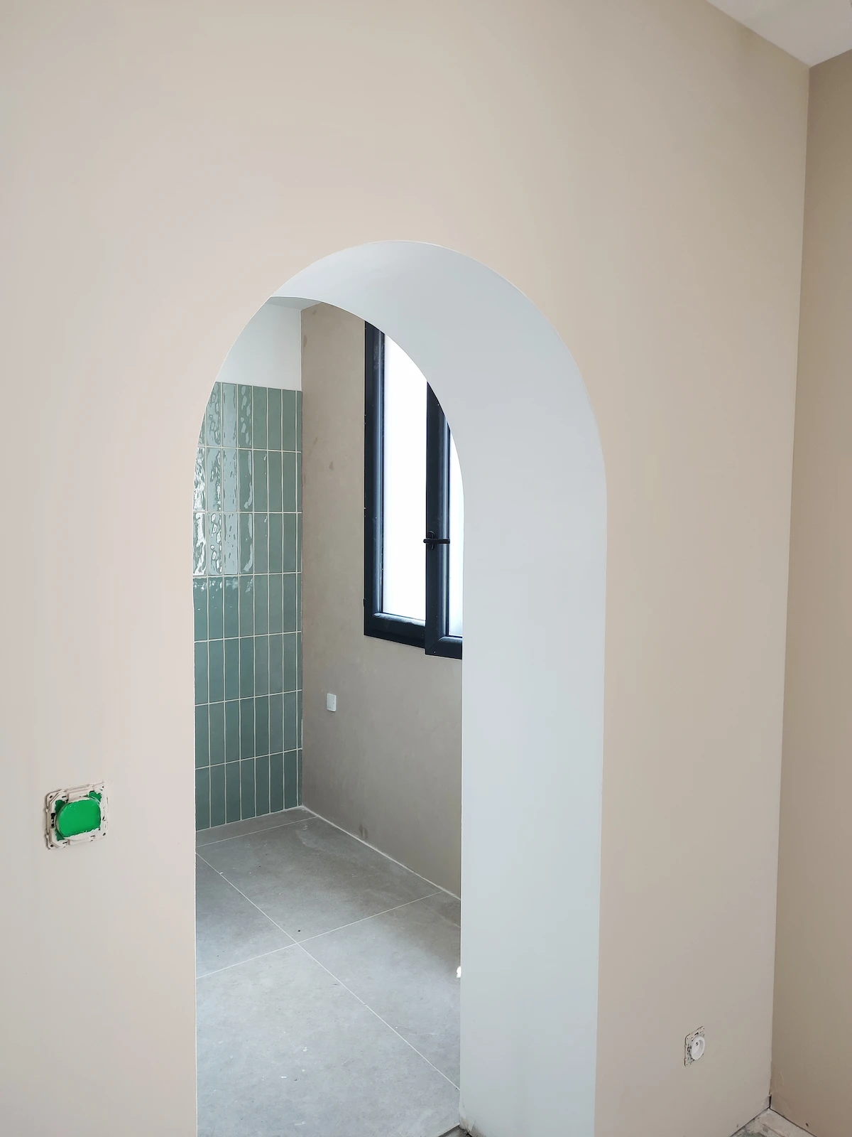 découvrez les prix de la peinture pour placo neuf, avec des conseils pour estimer le coût et choisir la meilleure option pour vos travaux de rénovation ou construction.