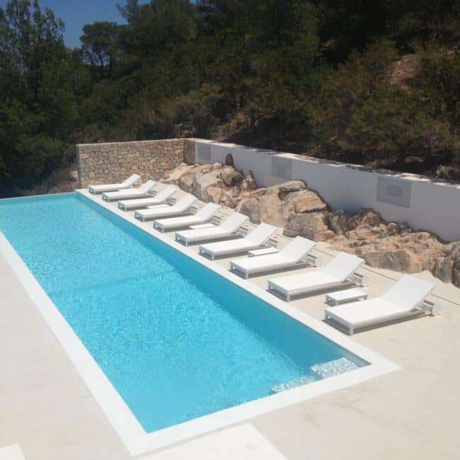 découvrez les prix pour une plage de piscine en béton imprimé, une solution esthétique et durable pour aménager votre espace extérieur.