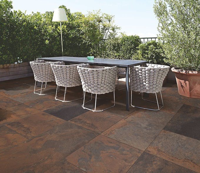 découvrez les prix pour la pose de carrelage extérieur, conseils et astuces pour bien choisir votre prestataire et réussir votre projet d'aménagement extérieur.