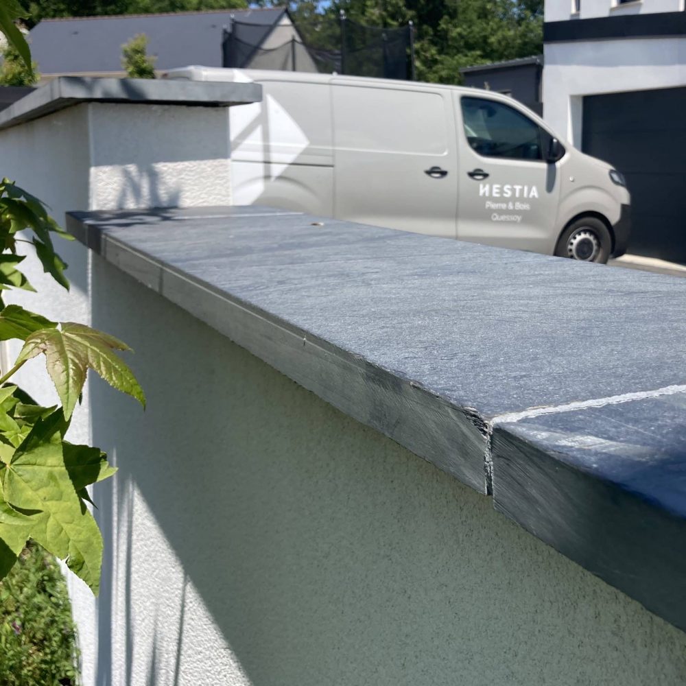 découvrez les tarifs pour la pose d'un dessus de mur et obtenez des conseils pour choisir le matériau adapté à votre projet.
