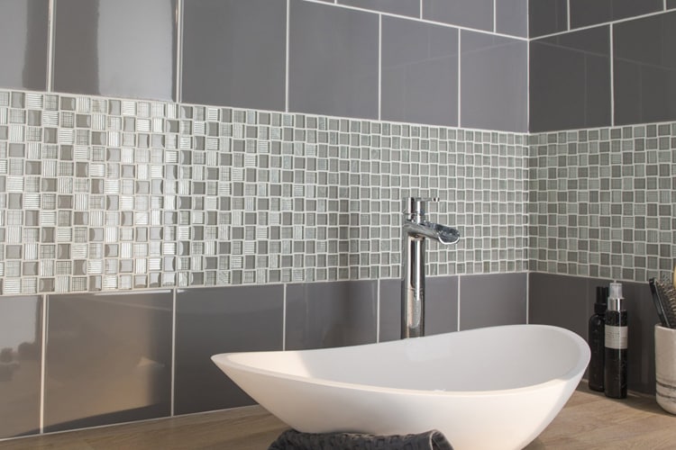 découvrez les prix pour la pose de faïence dans votre salle de bain : tarifs, conseils et facteurs influençant le coût pour un projet réussi.