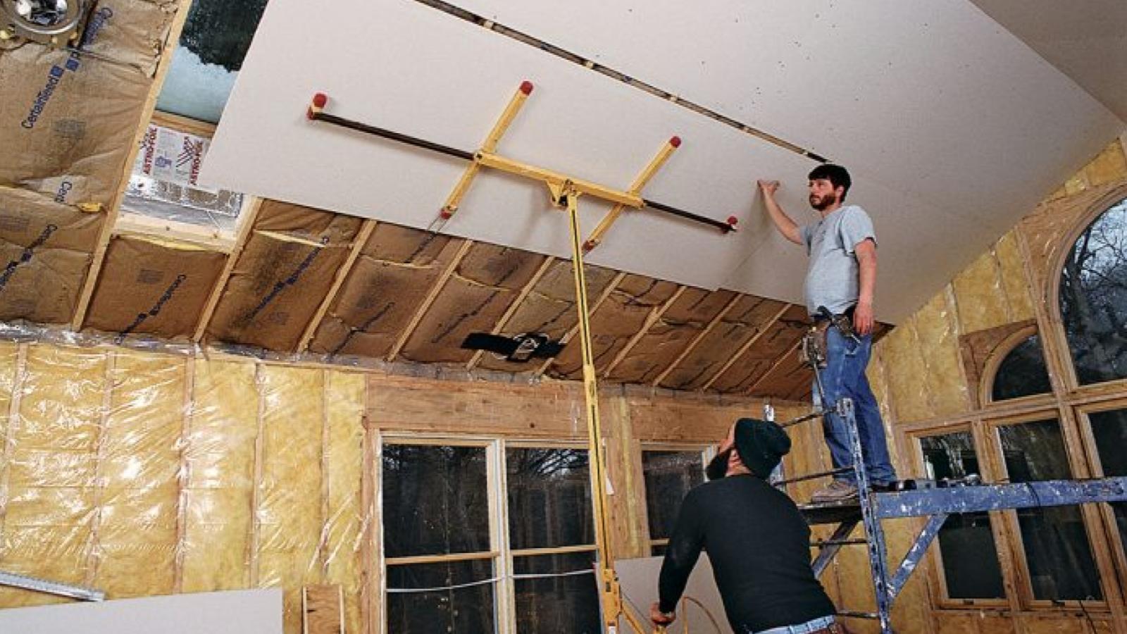 découvrez les tarifs pour la pose de placo sur plafond rampant. obtenez une estimation claire et détaillée des coûts pour vos travaux d'aménagement intérieur.