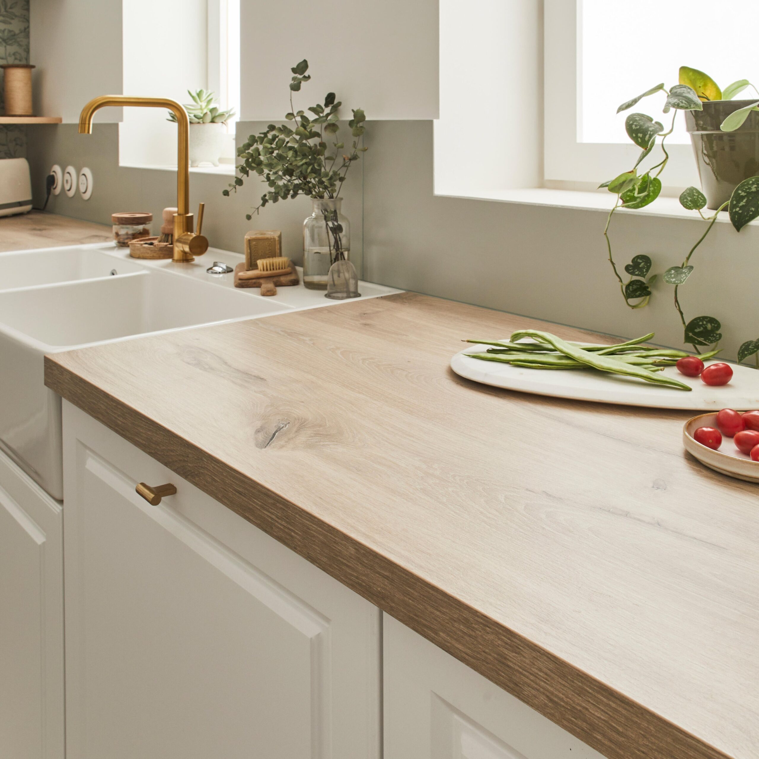 découvrez les tarifs pour la pose de plancher stratifié, conseils et facteurs influençant le prix afin de bien préparer votre budget rénovation.