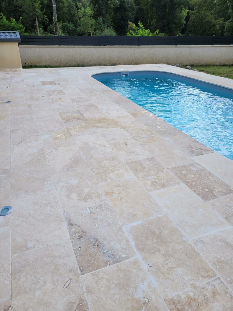 découvrez les tarifs pour la pose de travertin extérieur. obtenez un devis précis pour l'installation de votre revêtement naturel, durable et esthétique.