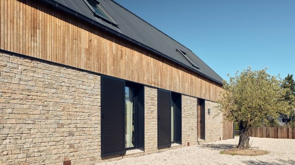 découvrez nos astuces pour économiser sur le prix du ravalement de façade et profitez d'un extérieur rénové à moindre coût.