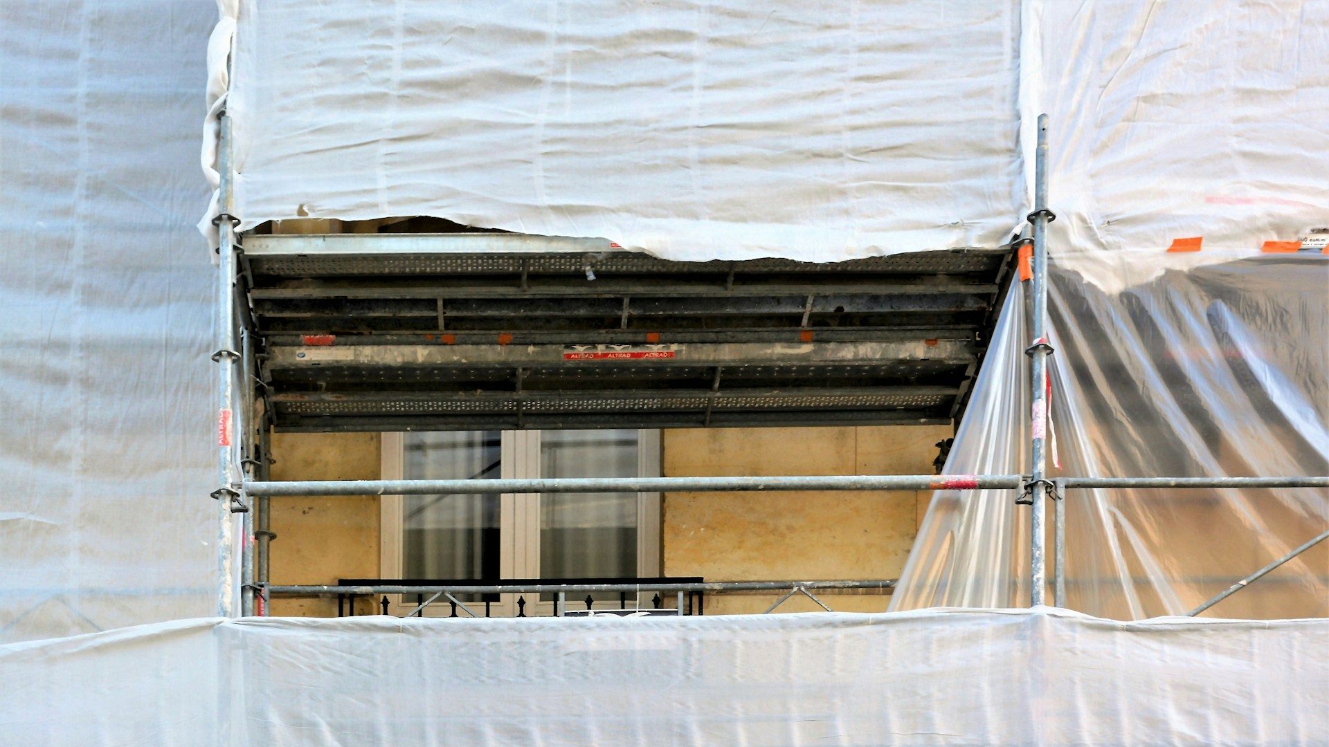 découvrez les prix du ravalement de façade pour immeuble. obtenez des devis détaillés et conseils pour réussir vos travaux de rénovation extérieure.