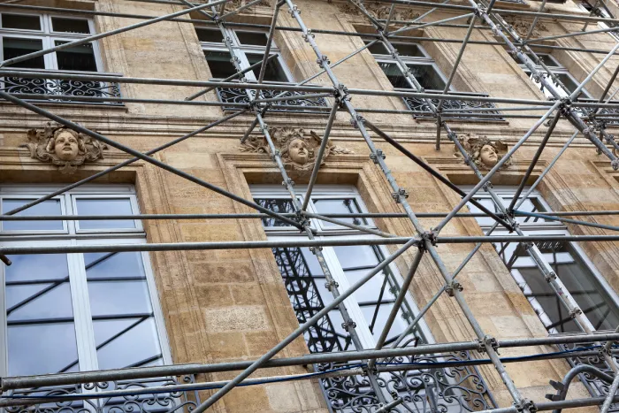 découvrez les prix du ravalement de façade pour immeuble et obtenez un devis personnalisé pour rénover et valoriser votre bâtiment.