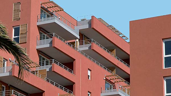 découvrez les prix moyens au mètre carré pour un ravalement de façade et obtenez des conseils pour estimer votre budget rénovation.