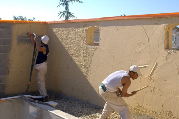 découvrez les prix pour refaire le crépi de votre maison et obtenez des conseils pour choisir les matériaux et professionnels adaptés à votre budget.