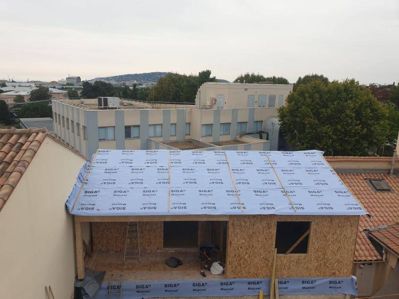 découvrez comment maîtriser le coût de rehausse de toiture grâce à nos conseils pratiques pour bien gérer votre budget travaux.