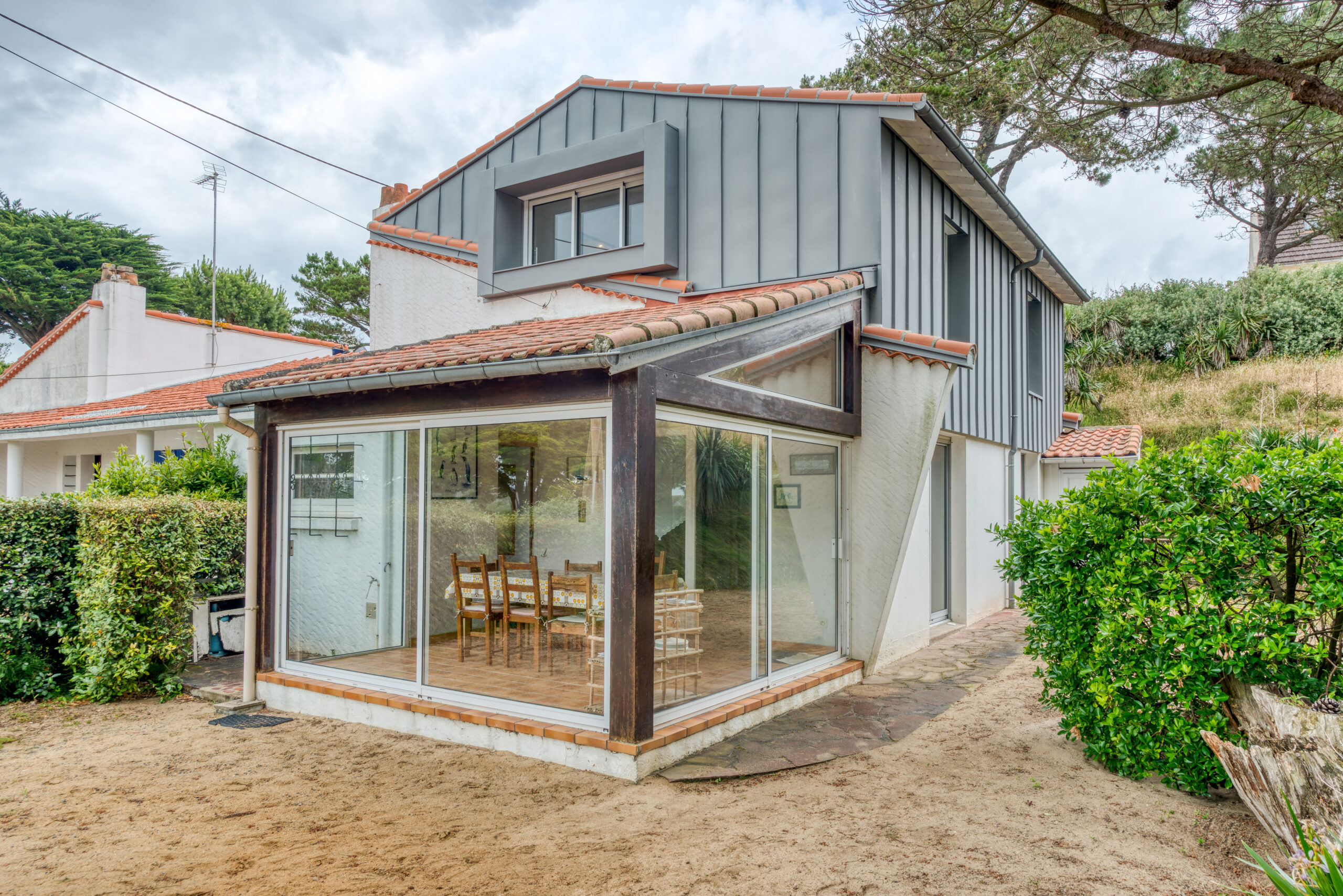 découvrez les prix du réhaussement de maison pour optimiser votre espace habitable. guide des coûts, conseils et facteurs influençant le budget de votre projet.