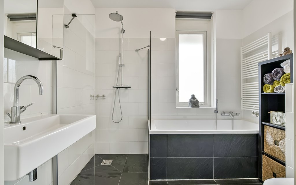 découvrez les tarifs pour le remplacement de votre baignoire et obtenez des conseils pour choisir la meilleure option adaptée à votre budget.