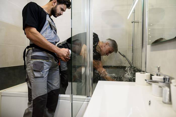 découvrez les tarifs pour le remplacement de votre baignoire et obtenez des conseils pour choisir la meilleure option adaptée à votre budget et vos besoins.