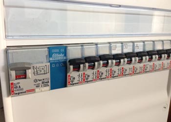 découvrez nos tarifs compétitifs pour le remplacement de votre tableau électrique. obtenez un service fiable, sécurisé et conforme aux normes en vigueur.