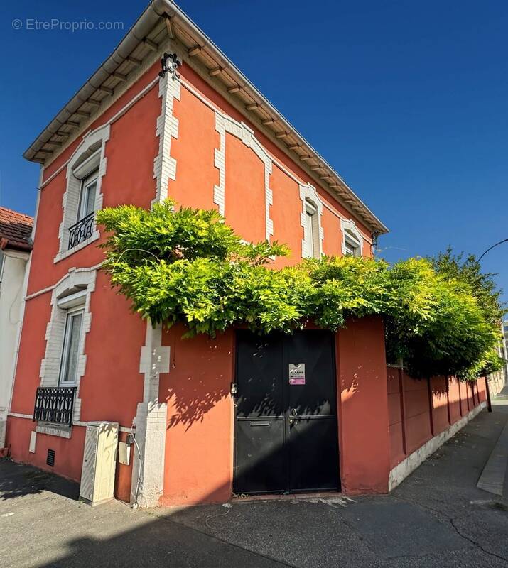 découvrez les prix au m² pour la rénovation de maisons dans le 15e arrondissement de paris. estimez votre budget rénovation avec des tarifs transparents et adaptés à cette zone.