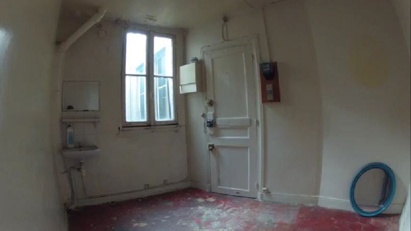 découvrez les prix moyens pour la rénovation d'une chambre de bonne et obtenez des conseils pour optimiser votre budget travaux.