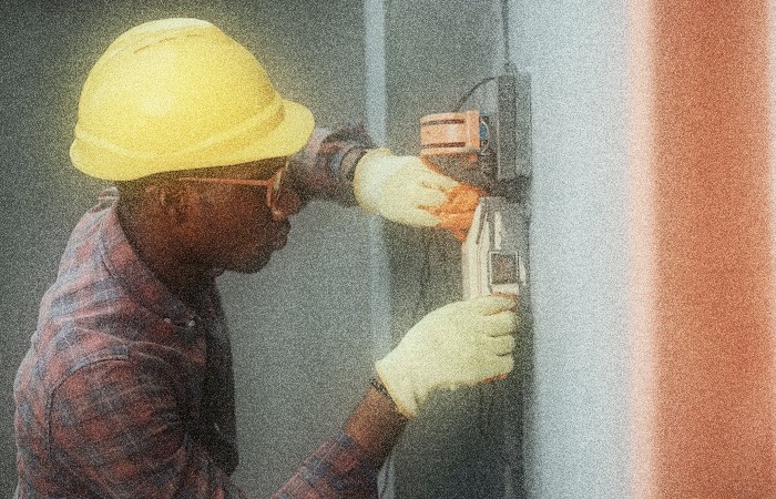 découvrez les prix moyens pour la rénovation électrique d'un appartement et obtenez des conseils pour estimer votre budget travaux en toute sérénité.