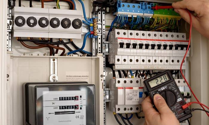 découvrez les prix moyens pour la rénovation électrique et planifiez votre projet en toute confiance avec nos conseils et estimations détaillées.