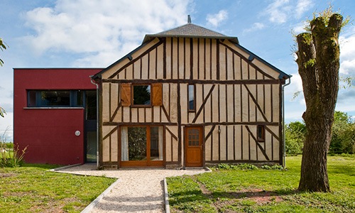 découvrez les prix de rénovation d'une ferme ancienne et obtenez des conseils pour estimer votre budget travaux.