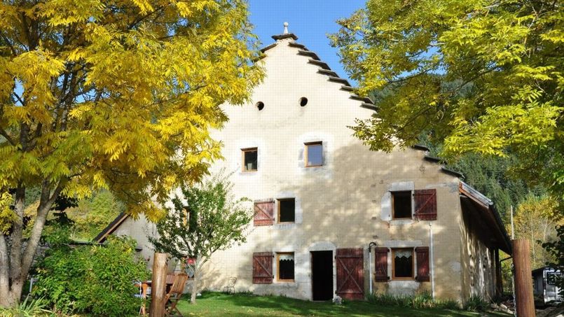 découvrez les prix de la rénovation d'une ferme ancienne et obtenez des conseils pour estimer votre budget travaux de rénovation et restauration.