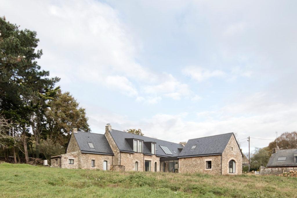 découvrez le prix moyen de la rénovation d'une ferme au m², avec des conseils pour estimer votre budget et optimiser vos travaux.