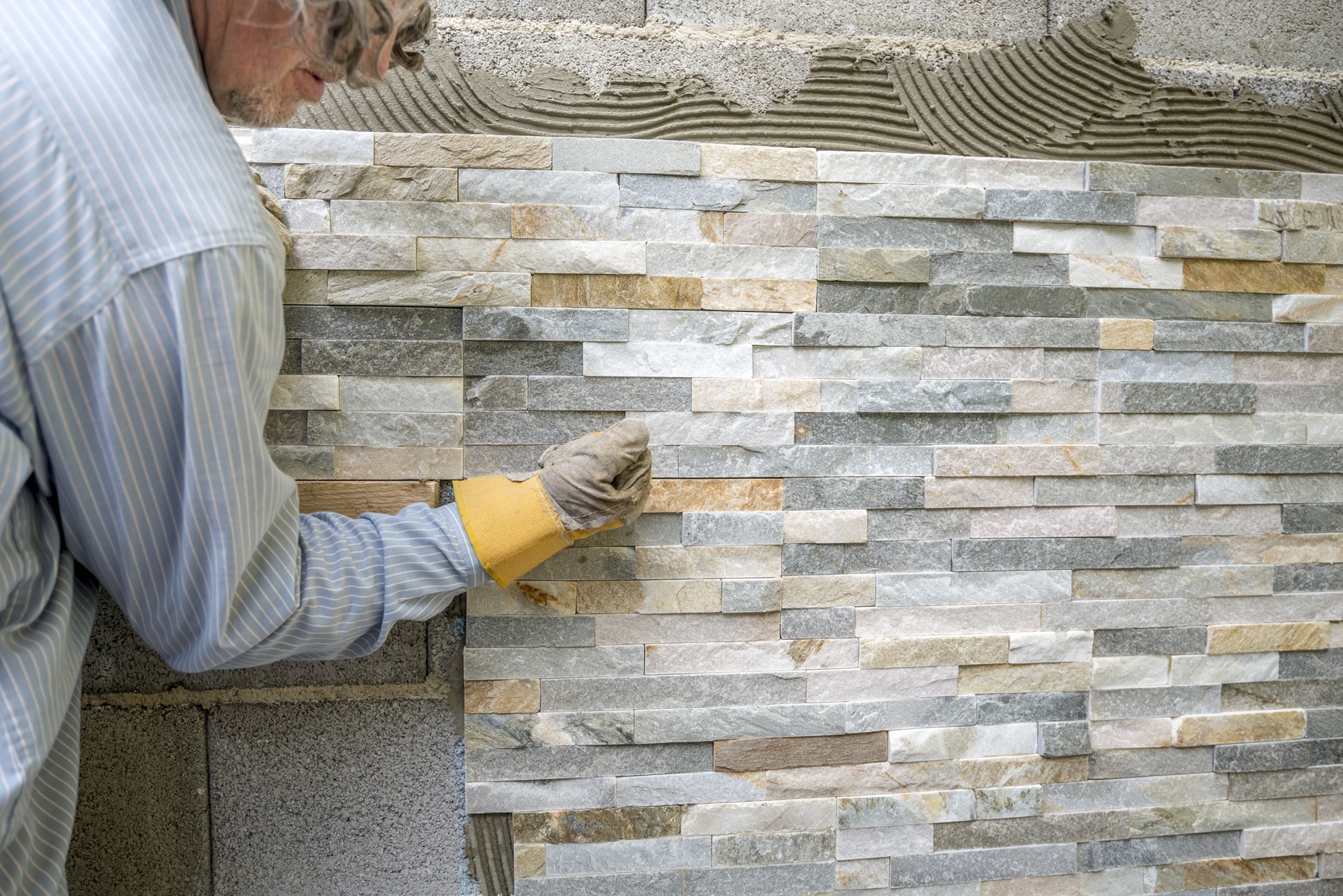 découvrez les prix de la rénovation d'un mur en pierre, avec des conseils pour estimer le coût selon les matériaux, la surface et les techniques utilisées.
