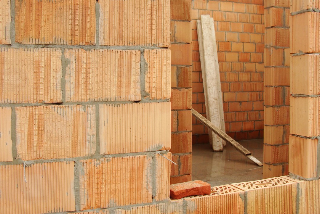 découvrez les prix pour la rénovation d'un mur en pierre et obtenez des conseils pour un travail de qualité adapté à votre budget.