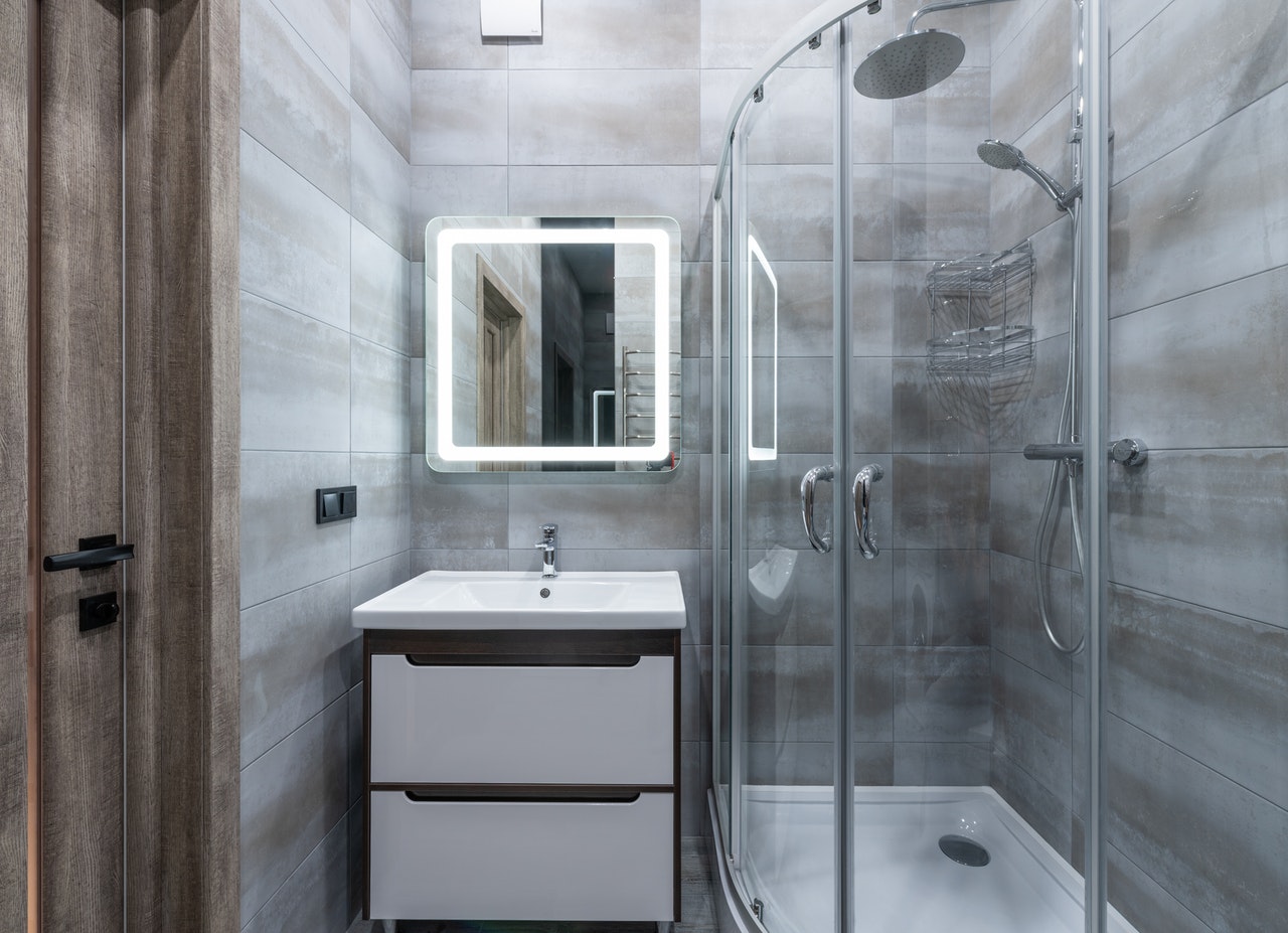 découvrez les prix moyens pour la rénovation de votre salle de bain et obtenez des conseils pour gérer votre budget efficacement.