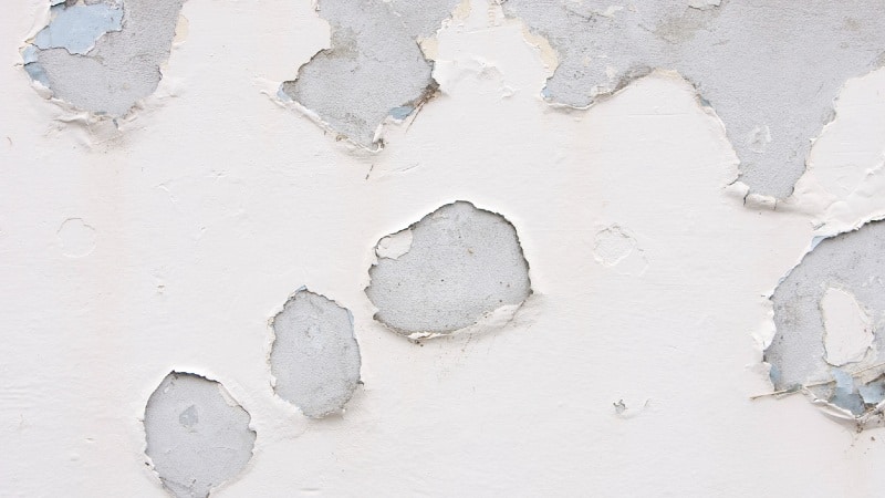 découvrez les prix pour repeindre un plafond et obtenez des conseils pour estimer le coût de vos travaux de peinture intérieure.