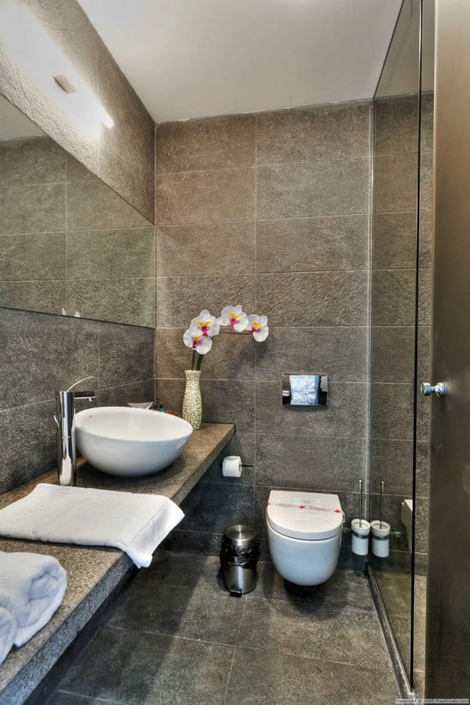 découvrez nos conseils et estimations pour le prix d'une salle de bain, afin de planifier votre projet de rénovation ou d'installation en toute sérénité.