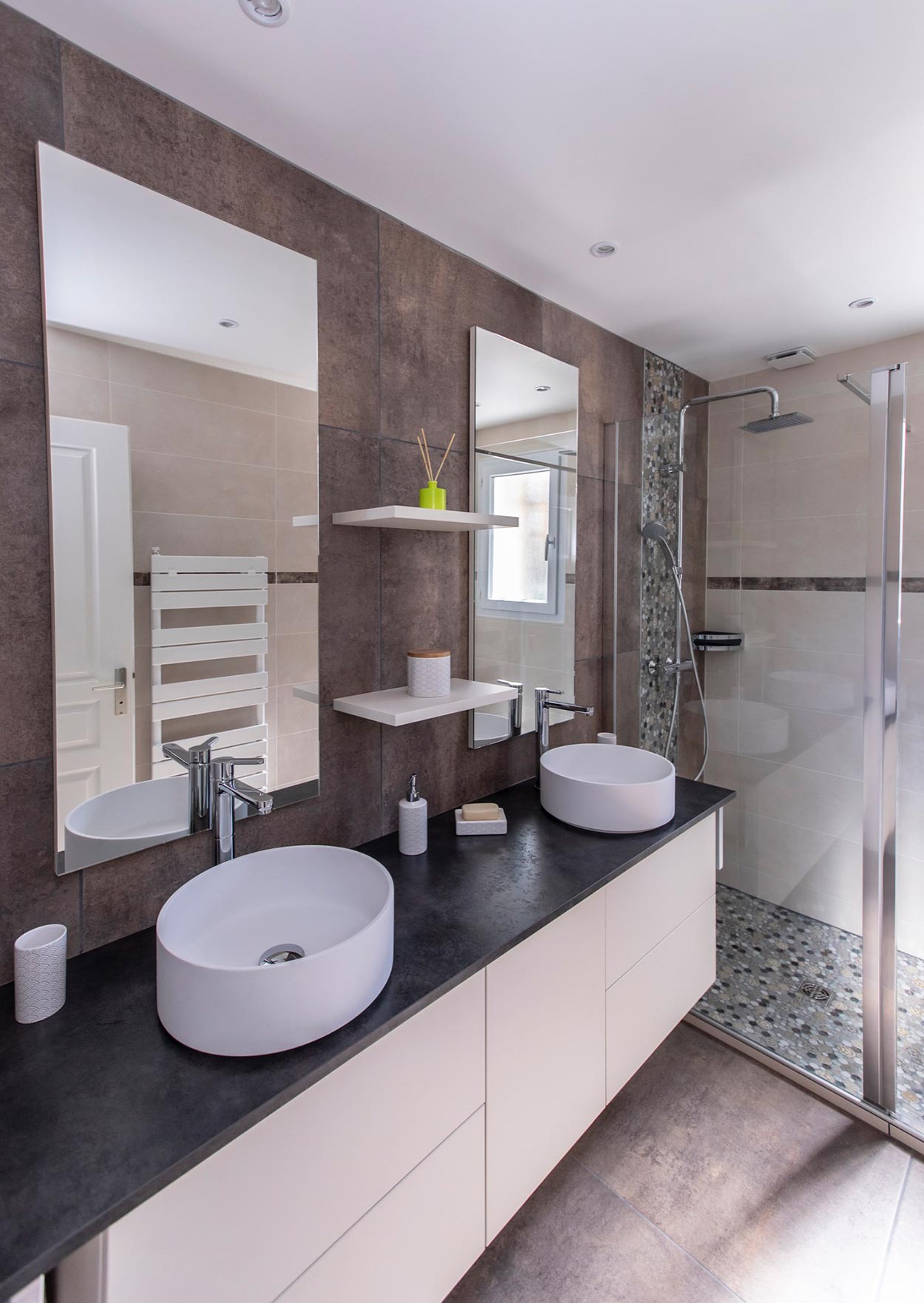 découvrez nos prix compétitifs pour une salle de bain clé en main, incluant installation complète et matériaux de qualité. obtenez un devis personnalisé rapidement.