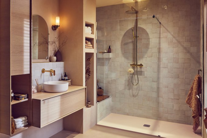 découvrez comment aménager une salle de bain pour studio alliant économie et style. conseils et astuces pour un espace fonctionnel et élégant à petit prix.