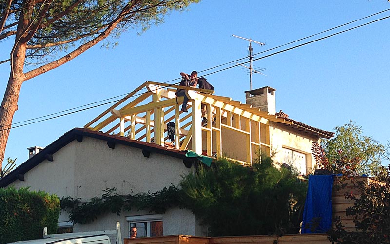 découvrez nos tarifs compétitifs pour la surélévation en bois, une solution écologique et esthétique pour agrandir votre espace de vie.