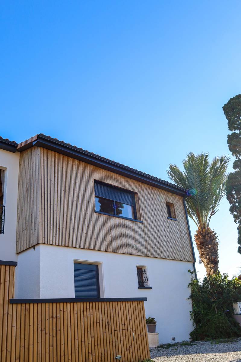 découvrez les prix moyens pour la surélévation de maison et obtenez des conseils pour estimer le coût de votre projet de construction.