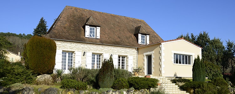 découvrez le prix moyen pour une surélévation de maison de 50 m2, incluant les coûts des matériaux, de la main-d'œuvre et des démarches administratives.