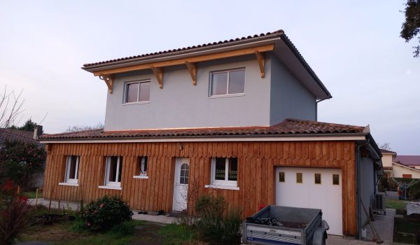 découvrez nos conseils pour une surélévation de maison économique et maîtrisez le coût de votre projet de construction.