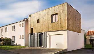 découvrez les prix moyens pour la surélévation de maison et obtenez des conseils pour optimiser votre budget travaux.