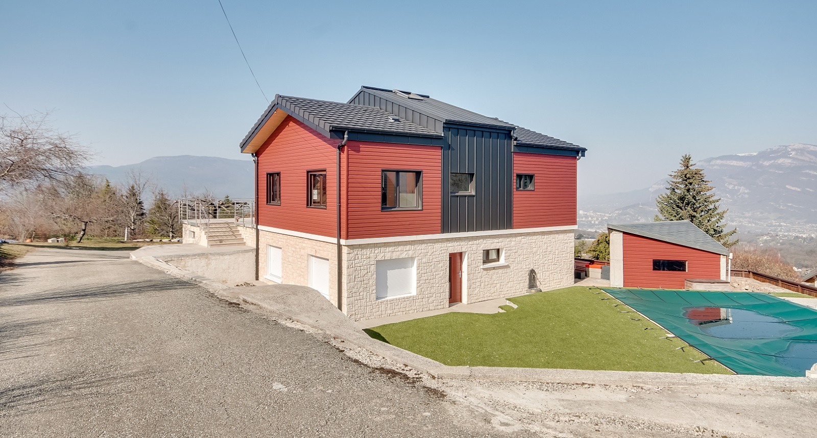 découvrez le prix au m² pour la surélévation de toiture et obtenez une estimation claire pour votre projet d'agrandissement ou rénovation.