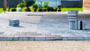 découvrez les prix pour la construction d'une terrasse en béton et obtenez un devis détaillé pour votre projet d'aménagement extérieur.