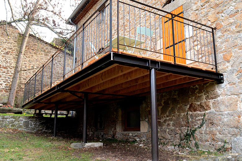 découvrez les prix pour une terrasse en bois sur pilotis, conseils et facteurs influençant le coût pour aménager votre espace extérieur.