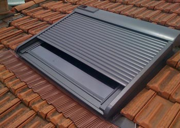 découvrez les prix des fenêtres de toit velux pour tous les budgets. comparatif, conseils d'achat et installation pour optimiser votre éclairage naturel.