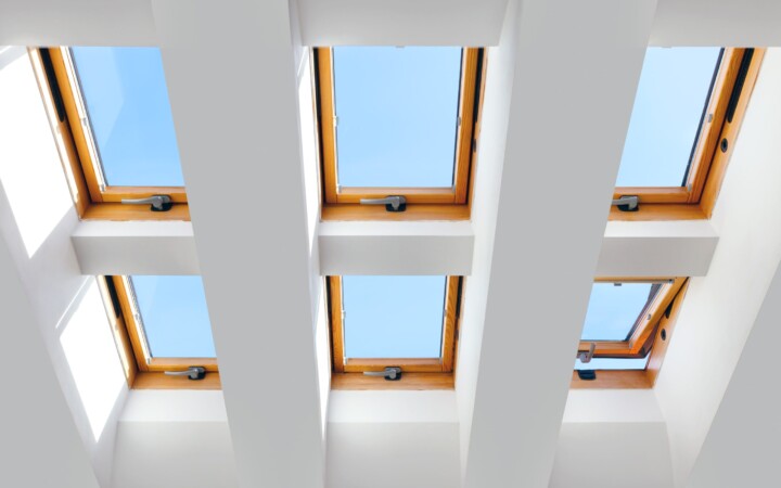 découvrez les prix des fenêtres de toit velux pour trouver la solution idéale adaptée à votre budget et à vos besoins en lumière naturelle.