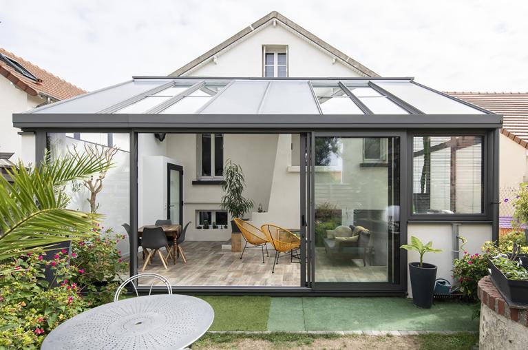 découvrez les prix pour une véranda de 30 à 40 m² : guide complet des coûts, des matériaux et des options pour aménager votre espace en toute sérénité.