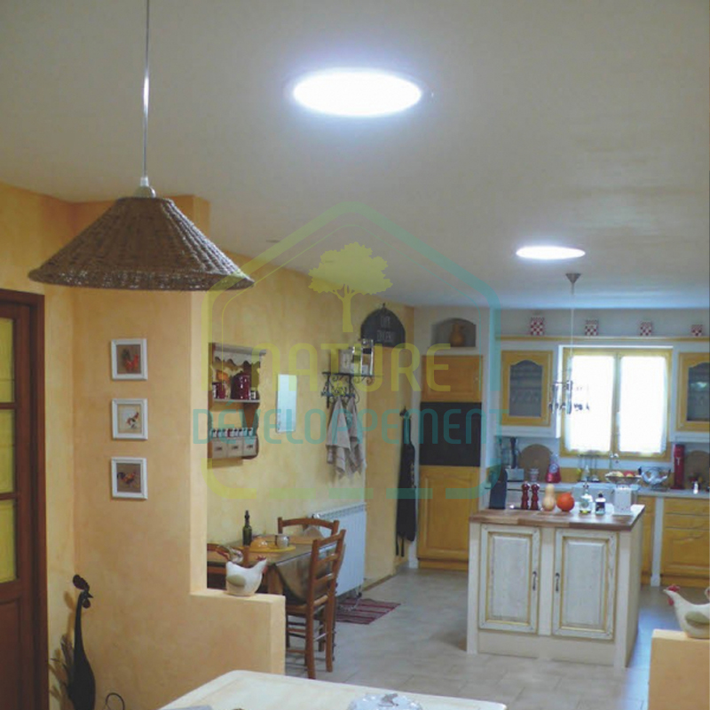 découvrez nos puits de lumière artisanaux, conçus sur mesure pour illuminer naturellement votre intérieur avec élégance et efficacité.