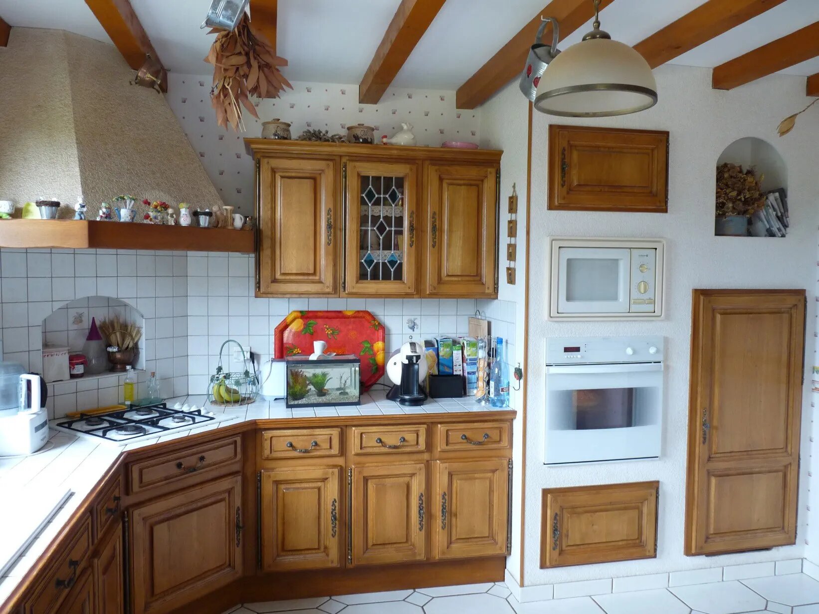 découvrez comment rafraîchir une cuisine en chêne avec des astuces simples pour lui redonner un style moderne et lumineux.