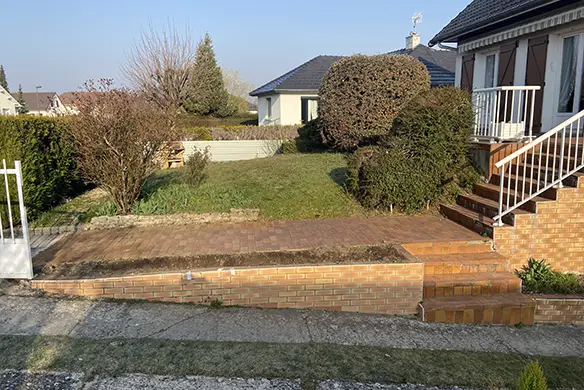 découvrez nos rampes en béton accessibles et sécurisées, conçues pour garantir un accès facile et sécurisé à tous les utilisateurs, tout en assurant durabilité et conformité aux normes.